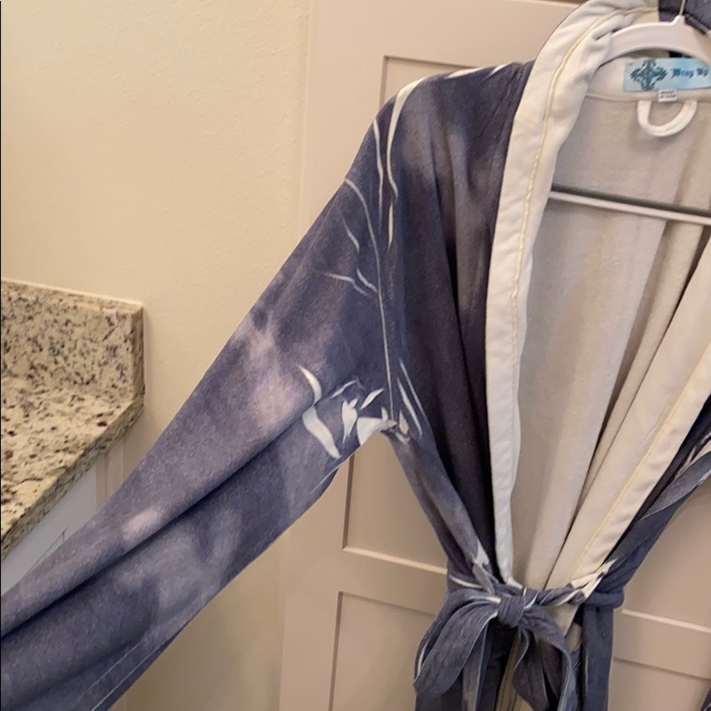 Peace Sign Bath Robe - Picture 4 of 4